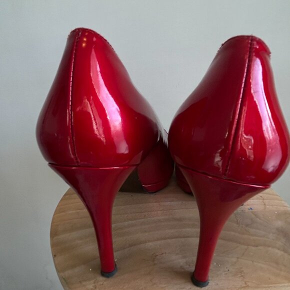 Stuart Weitzman Size 11 Patent Red Ladies Shoes - Picture 4 of 8